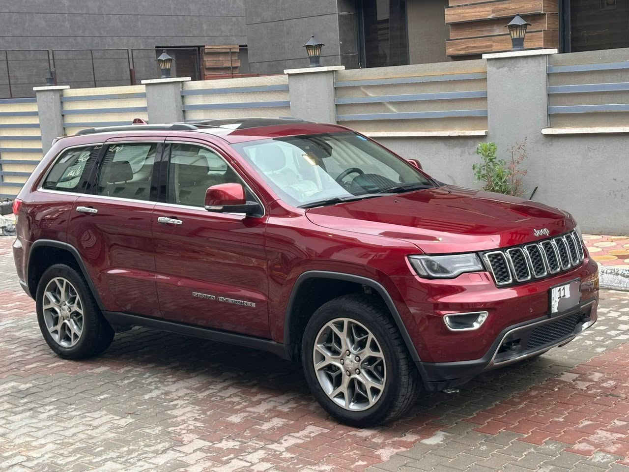 سلام عليكم جيب 2020 خليجي فول بنوراما  مواصفات رقم بغداد بسمي السياره   ماشيه ٥٩ الف حقيقي من الزيرو عندي جديده واستخدام قليل السياره مواصفات فول معروفه مكانها بغداد السعر مناسب 278 بيها مجال بصيط الاستفسار أكثر أتصل ***********
