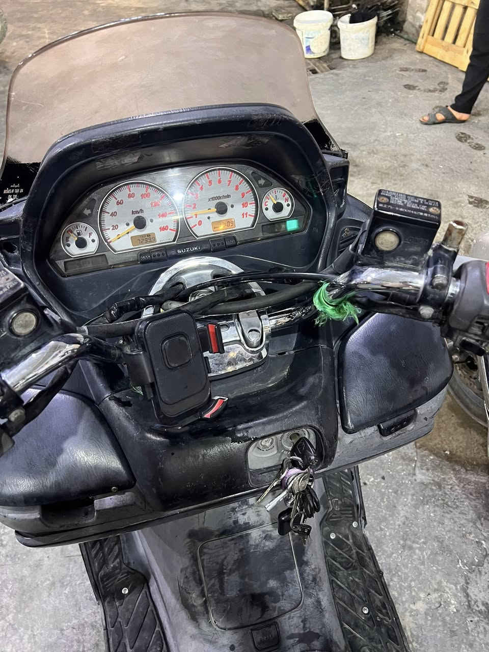 دراجه سكاي ويف 250cc
نضام ABS
حساساس جك صفح   
حساس حوادث
مانع انزلاق 
كهربائياتهة شغاله بشكل كامل اشاير عدادات گيج البانزين مكينه مفتوحه لكن نضيفه فول 
سويج وليست بصمه كفراتهة نضيفه 80‎%‎
السعر 800


**إذا كنت صاحب هذا الإعلان وتريد حذفه لأي سبب، رجاءا أرسل رسالة إلى الدعم الفني**
