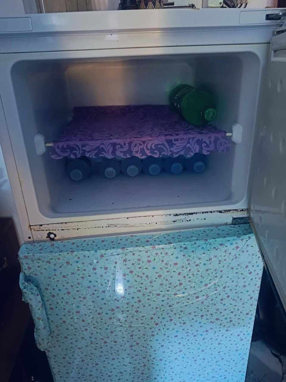 السلام عليكم ثلاجه حجم وسط
نظافه وسط السعر 40 قفل العنوان بعقوبة جرف الملح 
الرقم ***********
