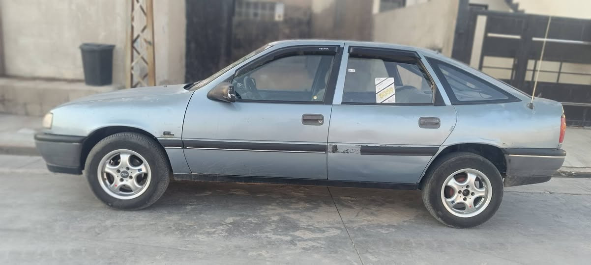 اوبل فکترا مودیل 1991 مکینە  18 دفتر بنزینی هەیە و مکینەی کەمێ سەرف ئەکات رەقم هەولێرە هەزەو بەرادی تازەیە سعری 27 و کەمێ مجال *********** کورک *********** اسیا  
تێبینی ....سەنەوی بەسەر جوە
