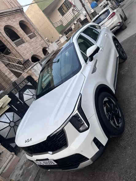 السلام عليكم 
سورنتو موديل 2024 خليجي ضمان الدولية ضمان خمس سنوات محرك ستة سلندر 3500 فئة السيارة 4x فول واحد على واحد ڤي اي بي مال دولية فول والسيارة مكفولة من الصبغ والبارد من عدا اكو دمار بالباب حك إصبع فقط والباقي كله مكفول 
والسيارة استعمال نظيف جداً والسيارة رقم بغداد الجديد الإنكليزي وبأسمي
سعر السيارة 342$
والمكان السيدية 
وهذا رقمي ***********
