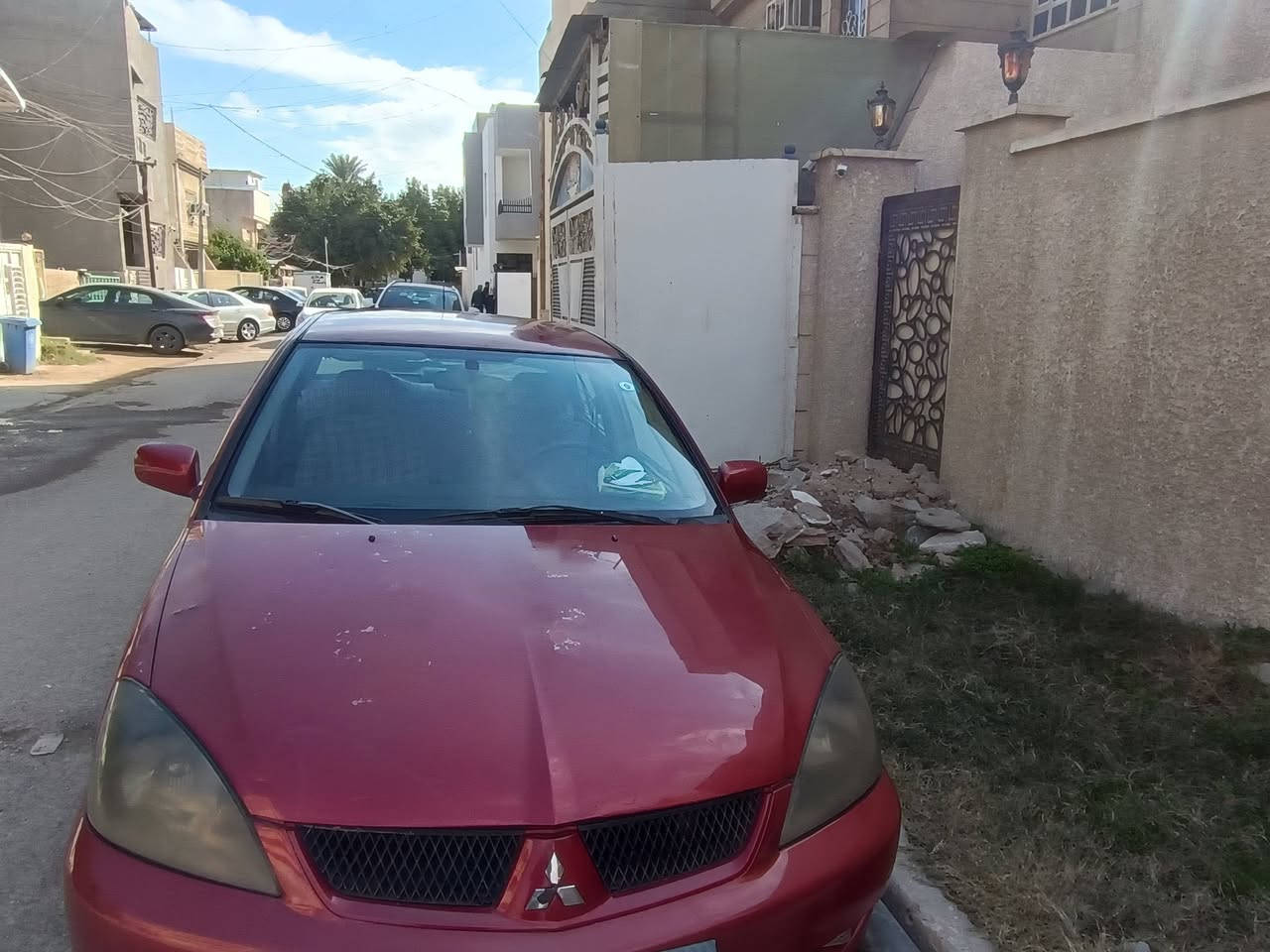 السلام عليكم 
لانسر موديل 2011
المحرك 1600
رقم انكليزي 
سياره نضيفه مال جناي 
تواصل مع رقم ***********
