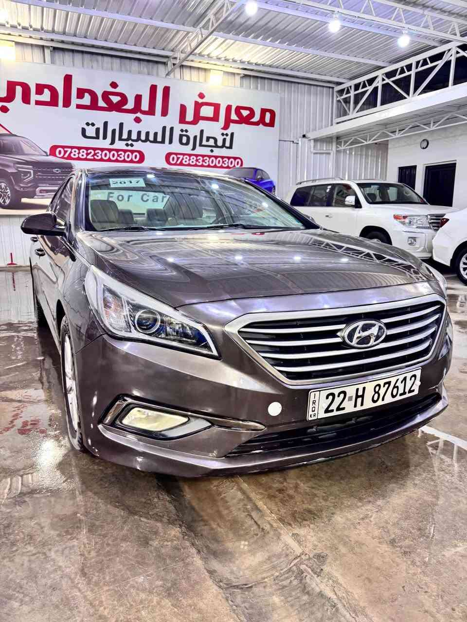 سوناتا 2017 سيارة جاهزه من كلشي تخبل بيهة صبغ شوية بالجاملغ وشوية بالبنيد وبارد بالجاملغ الخلفي مبين وبسيط سعرهة 121 مكاني نجف 
***********
*********** النجف, العراق
