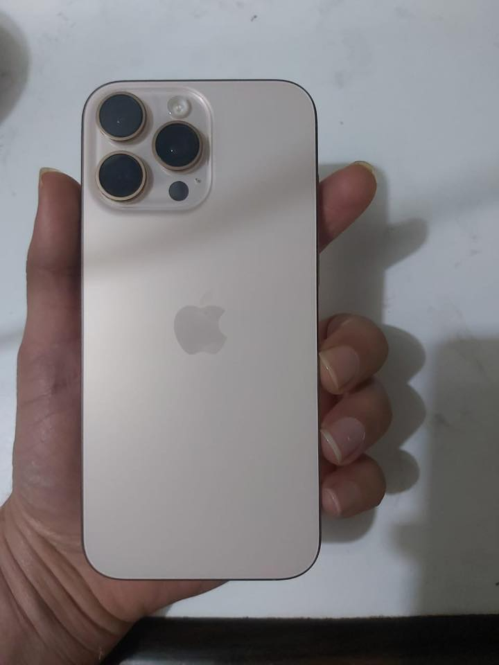 ايفون 16 برو ماكس شرق اوسط بطاريه 95 مشحون 300 مره غراضه كامله كارتونه وكيبل شحن اصليه مابي ولاشخط فقط هاي نقطه صغيره بطرف شاشه مماثرة عليه جهاز جديد مكان واسط السعر مليون 50 بي مجال قليل 1،50 
***********
