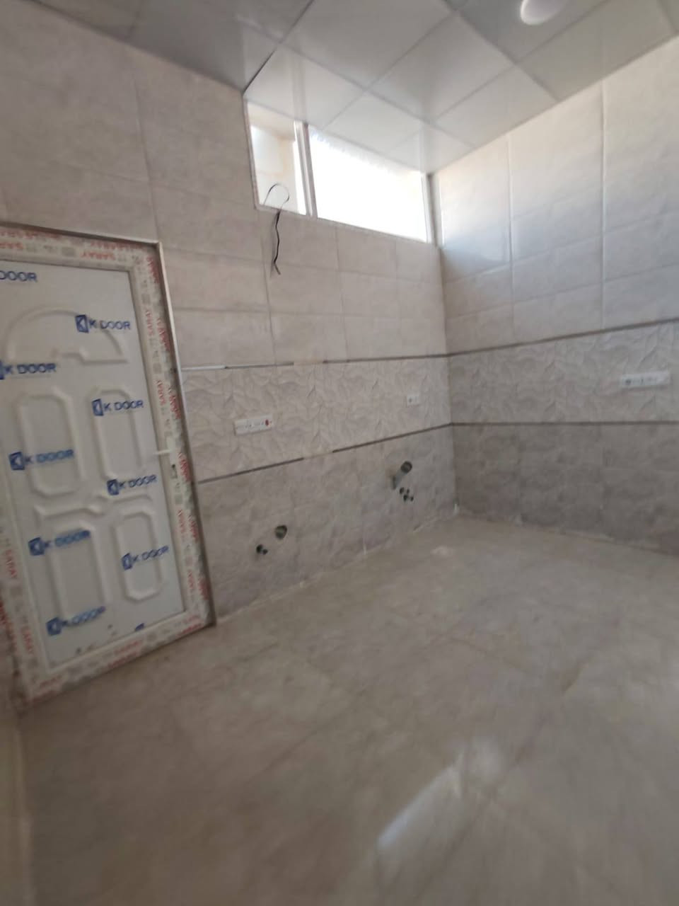 دار 100 متر طابق ونص للبيع
(رقم) بلدية
بناء حديث جديد صفر مامسكون
فول سيراميك فول مواصفات بناء حلو ومرتب
 العنوان : كركوك رجيبات 2 قرب المستوصف
السعر (58) مليون وبي مجال
للاتصال والاستفسار الاتصال على الرقم التالي ***********
او مراجعة مكتب النور الكبير
