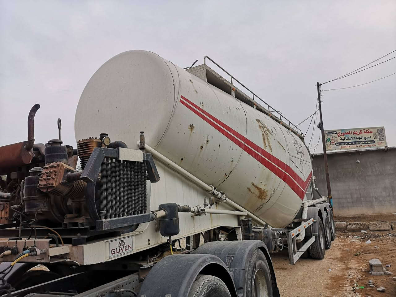 سلام عليكم سايلو موديل ٢٠١٤ طارق حاجي كوفين ٣ قبغ ٣ محاور ثنين سبرنك واحد جوبلس تعليك يحمل فول ٤٧ طن دويز بلادي نضيف تفريغ سريع *********** عنوان بغداد
