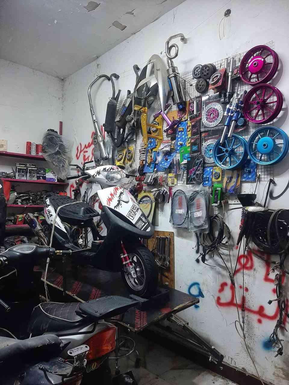 سلام عليكم 
ماكس مزود محرك 63
كور 4ولفات سمارت مشيف يشغل 68
روله سمارت حجم 1200
بوشه وبستم سمارت 63
راديتر تبريد دهن
كلج توبو تخم كامل 
جوين رياضي فافون 
كابريتر قفاز حجم 34
صالنصه حلزوني
سلفWF
فج وصينية توبو 4بساتم
دراجه نكره بكل وقت ودراجه كلش قويه تطلع بيهه علدوس مكفوله من تبخير او تنقيص دهن او صوت بلمكينه او نضوح باقي تفاصيل خاص وبلخدمه رجأن لمو شراي وما يعرف بسعارهن لا يتعبني ***********
