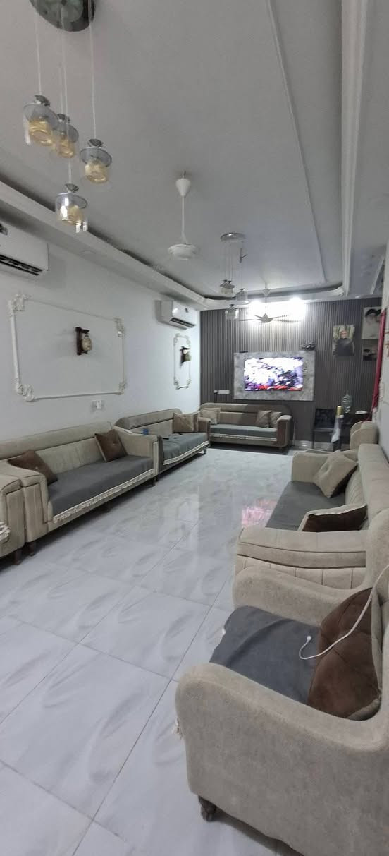 دار للبيع  100م طابقين في كربلاء  بناء طابوق فول مواصفات من كلشي من اساس من شيش من طابوق من بناء من ديكورات من ابواب قاصة وشبابيك سلايت صب مركزي 4غرف نوم صالتين واستقبال   البناء سنة 2024 شهر السادس
كاع علي تومان حي الزيتون قريب جدا علئ حولي الزوارمستشفئ الكفيل ويبعد عن الامام 3كيلوا 
سند 25اقرار محكمة 
للاستفسار ***********واتساب ***********
