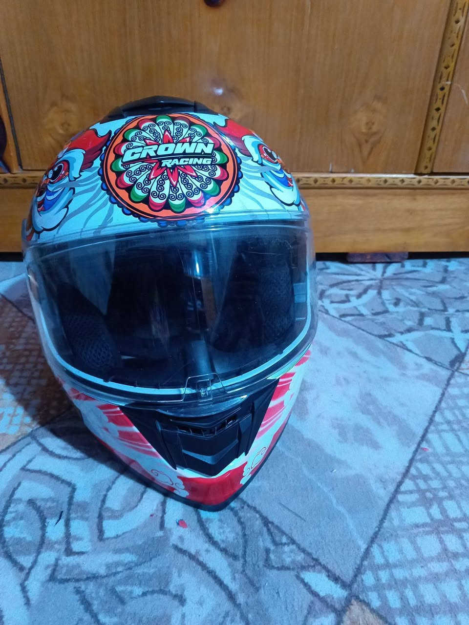 سلام عليكم خوذه رياضي موشم للبيع بيها وضع ليل ونهاري يعني نضارات شمسيه ونضارات طبيعيه سعرها 60وبيها مجال ماموجود ماسنجر وهاذه رقمي ***********بي واتساب واتصال
