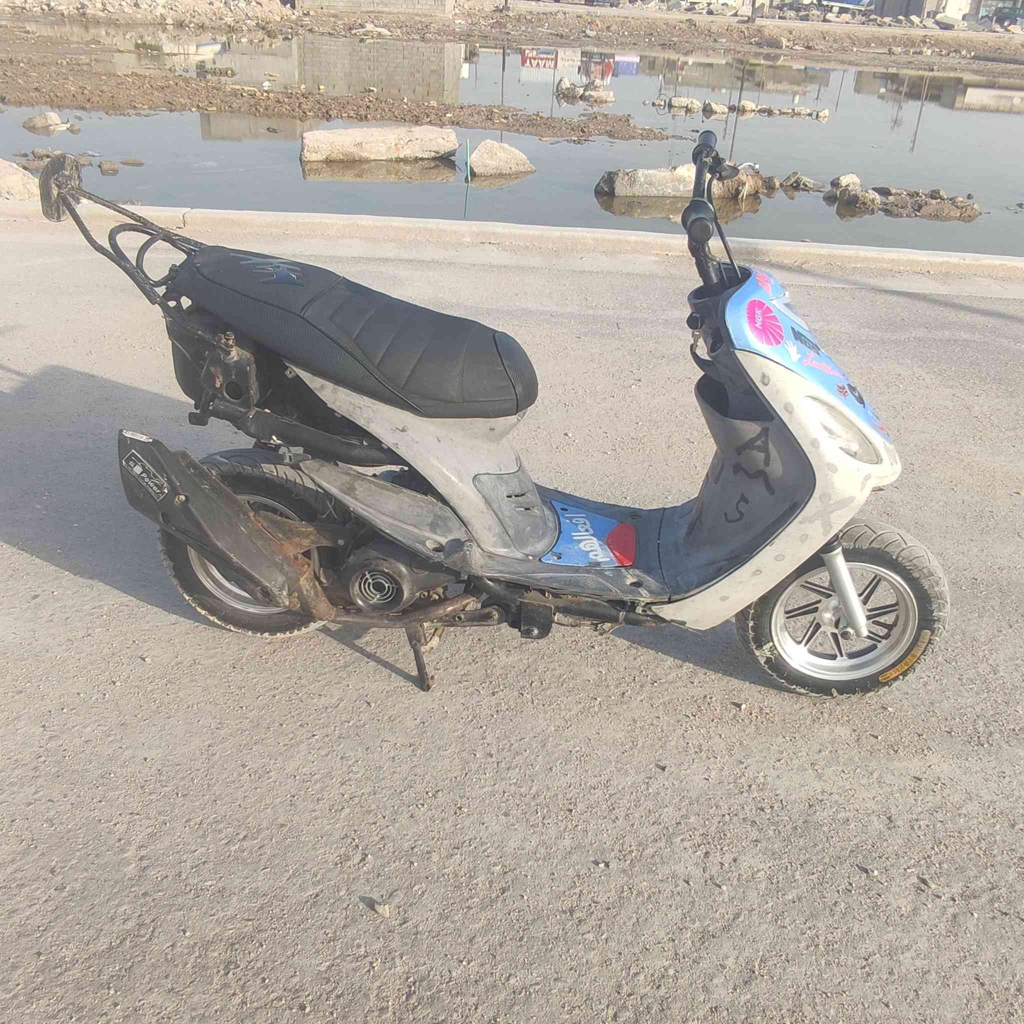 السلام عليكم دراجه ماكس للبيع دراجه طافياسعر400وبيها مجال المكان بصرة ابوالخصيب رقم الواتساب ***********
