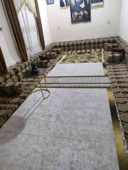 بيت رقم المساحة 500 البناء 250
اعكاده العنوان منطقة المؤمنين بلقرب من المركز الصحي للمؤمنين 
يتكون من ثلاث غرف ديوانيه مطبخ استقبال 
باقي التفاصيل 
هاتف : ‭0780 463 9356‬
