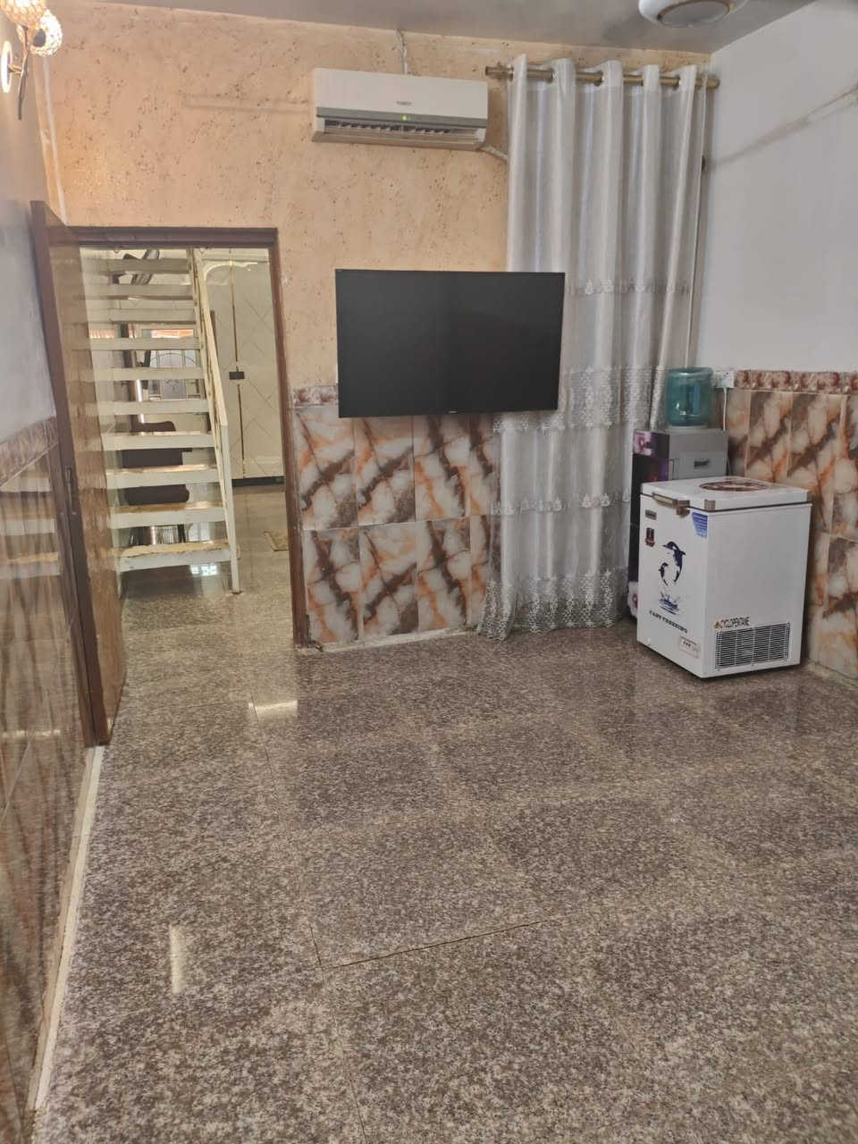 بيت للبيع الشعب الضباط الكويتي خلف جامع مالك الاشتر

المساحة 70 م
الواجهة.   3.5
النزال.        20
لاستفسار
مكتب بغداد للوساطة العقارية
***********
***********
