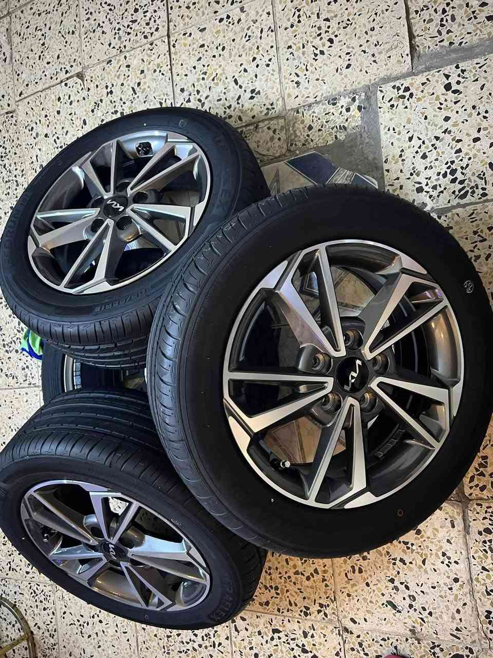 سلام عليكم تخم ويل كب سيراتو فورتي يرهم شرط اصلي لا عواج ولا تعديل حجم 16 مع اطارات شراي اتصل ***********
