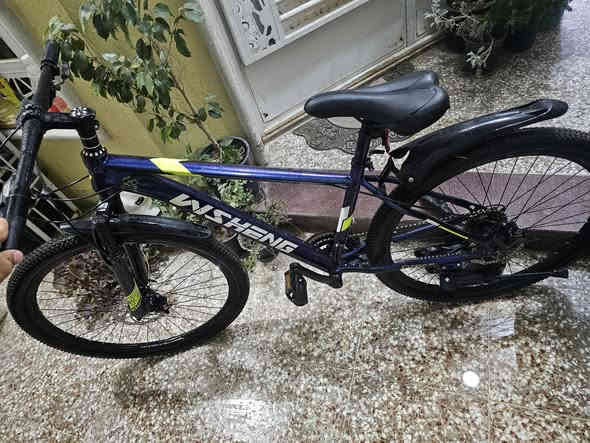 سلام عليكم بايسكل للبيع السعر 100 وبي مجال بسيط مابي اي عطل مكاني بغداد المشتل للتواصل ***********
