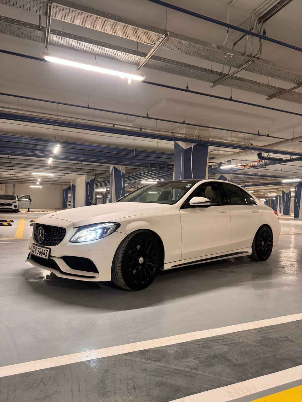للبيع مرسيدس بنز C300 موديل 2017 – وارد أمريكي  – نظافة ممتازة

Mercedes-Benz C300 2017 – American Specs 🇺🇸

لون أبيض وسقف اسود مميز ومن الداخل جلد ابيض  فاخر / محرك تيربو 4 سلندر سعة 2.0 لتر بقوة تقريبية 241 حصان / جير أوتوماتيك 9 سرعات / فتحة سقف بانوراما / شاشة وسطية / نفقيشن / كاميرا خلفية / حساسات أمامية وخلفية / تشغيل بصمة / دخول ذكي / مثبت سرعة وتحكم من المقود / أوضاع قيادة متعددة / إضاءة LED / جنوط أصلية  حجم 18/ السيارة بحالة ممتازة واعتناء وصيانه أول بأول/ مغلفه ppf طافي ضمان 10 سنوات 

حادث السياره بنيد فقط .؟؟

الممشى: 70000 ميل 

📌 للجاد فقط، التواصل اتصال أو واتساب.
***********

MercedesC300 #MercedesBenz#  #LuxuryCars #CClass بغداد, العراق
