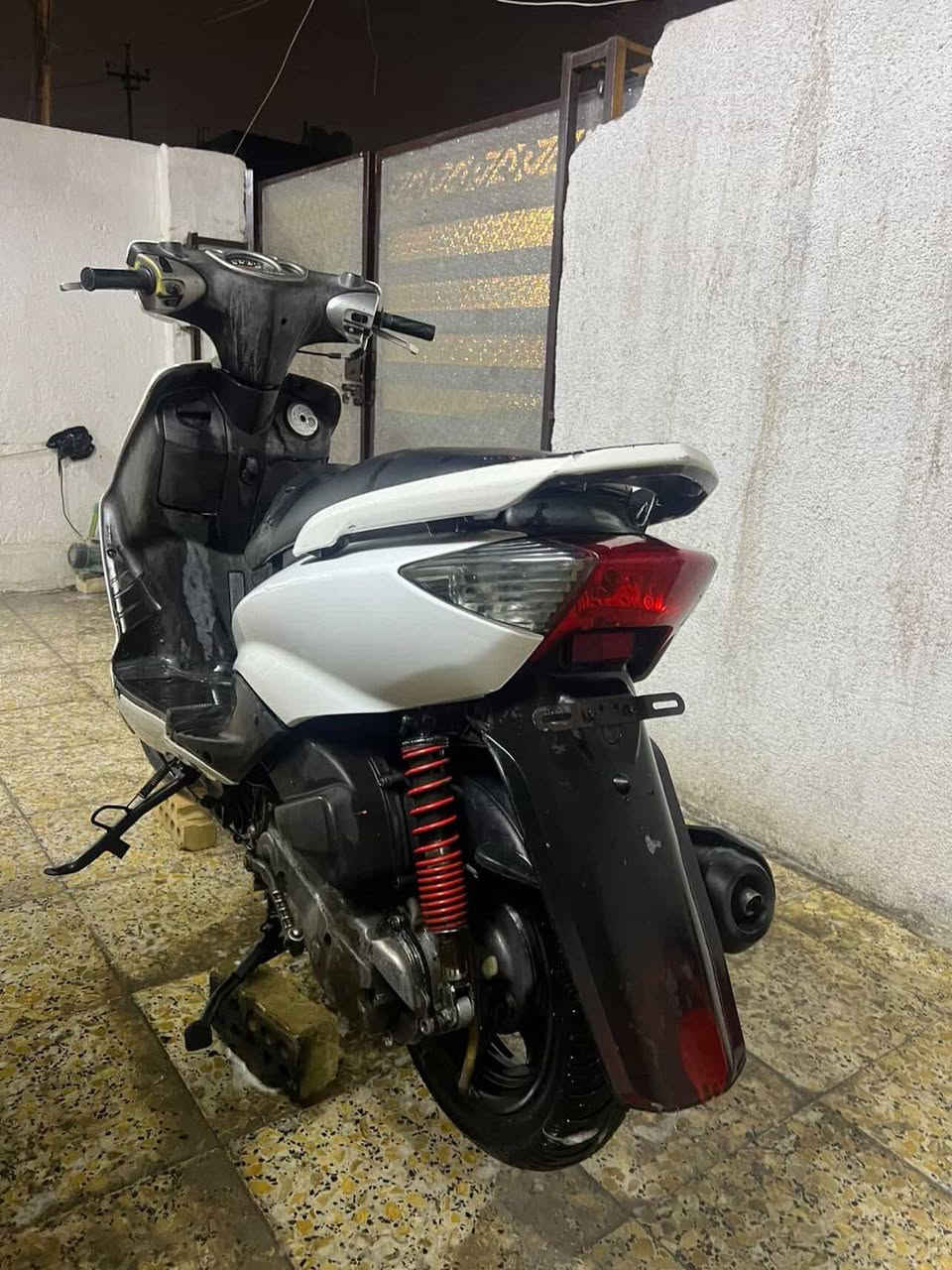 سلام عليكم سكنس نثية دراجة مكينة بلادية ما مفتوحة كهربائيات كاملة  سلف هندر كلها شغالة بس كفراتها تجاري ويرادلها طاسة مال كلج لان بيها صوت خفيف مكاني البياع 500 وبيه مجال الشراي ***********
