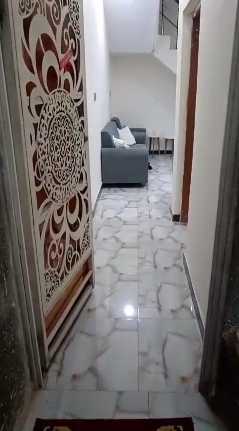 *✨ مكتب الضامن للعقار ✨*  
*بيت زراعي للبيع - ركن مميز بالشموع*

📍 *الموقع:* الشموع - قرب ملعب الشموع الخماسي  
📍 *أقرب نقطة:* خلف حسينية أم البنين عليها السلام  
📐 *المساحة:* 100 متر | *الواجهة:* ركن

*التقسيم:*  
🛏️ غرفة  
🏛️ صالة + ديوانية  
🍳 مطبخ  
🚿 صحيات داخلية وخارجية  
🌿 المساحة 20 × 5 متر

*البناء:*  
🧱 بناء طابوق  
🏗️ سقف كونكريت

💰 *السعر:* 70 مليون وبيه مجال

*للاستفسار والحجز:*  *********** 📞 
 مكتب الضامن للعقار ذي قار سوق الشيوخ خنيطله شارع الكراج 

*الضامن... موقع مميز وسعر مناسب*

#مكتب_الضامن_للعقار #الشموع #بيوت_زراعية
