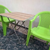 ميز طعام مع كراسي عدد 2 بغداد القاهرة قرب جامع النداء  07703805165