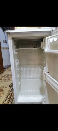 ثلاجة مكتب • شغالة • عالفحص