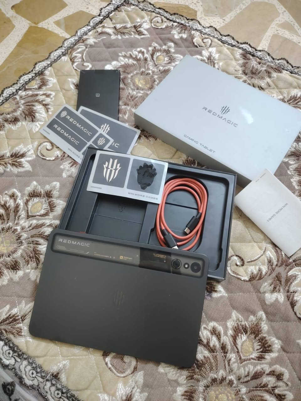 ايباد ريد مجك أستر نضيف بطاريه 97 مشحون160مره مكفول من كلشي ذاكره 256 بي فقط هاي طخه بسطه كلش بوبجي 120فريم مايحتاج احجي عل سالاسه شاشه 165هرتز ملحقاته كامله كارتون ولزكه وشاحناته الصليه سعر 750قفل من الخير كلش متواجد بس واتساب ***********
