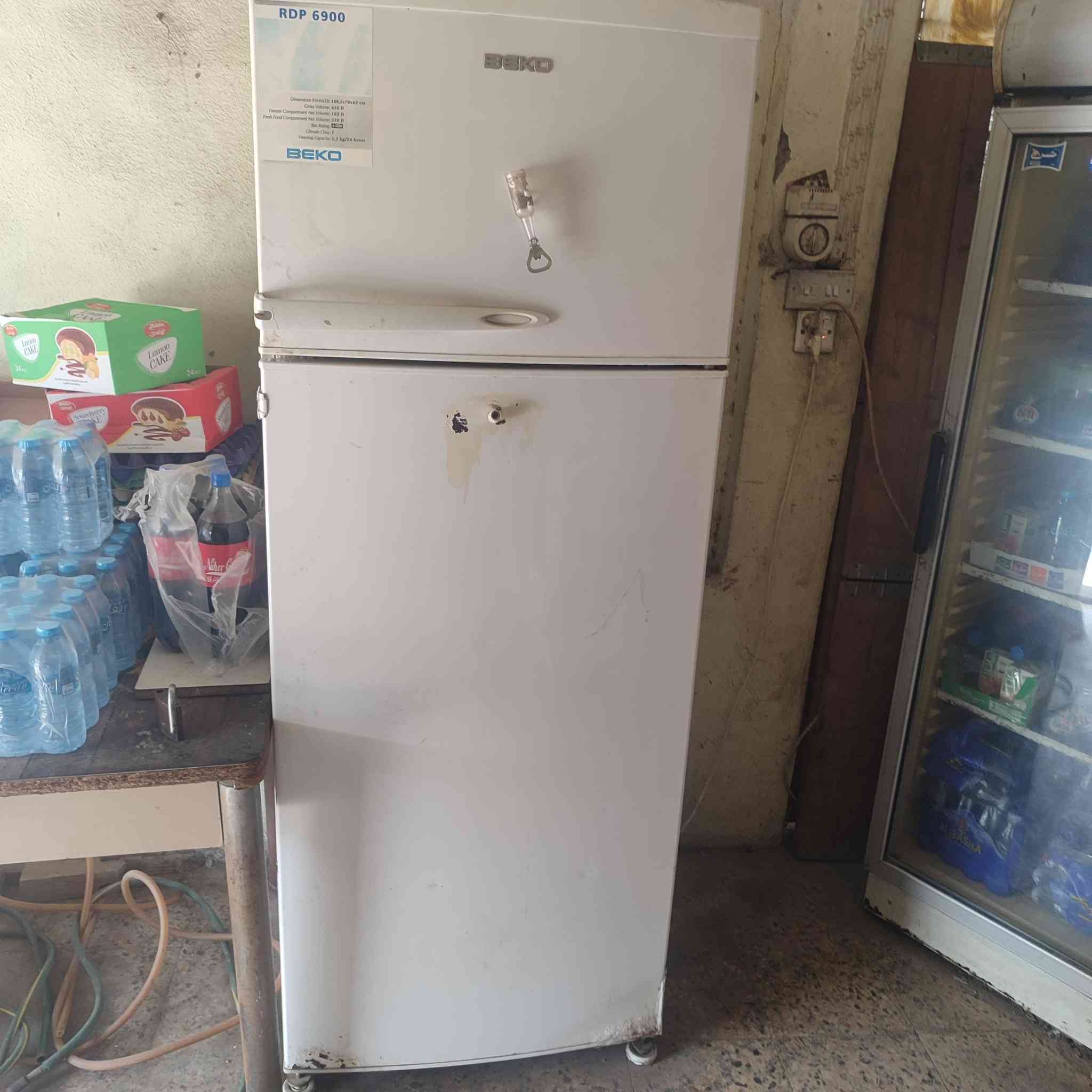 سلام عليكم عندي براد ثلاجه للبيع سعرهم براد 125سعر ثلاجه 75بيهم مجال شراي يخابر على رقم ***********
