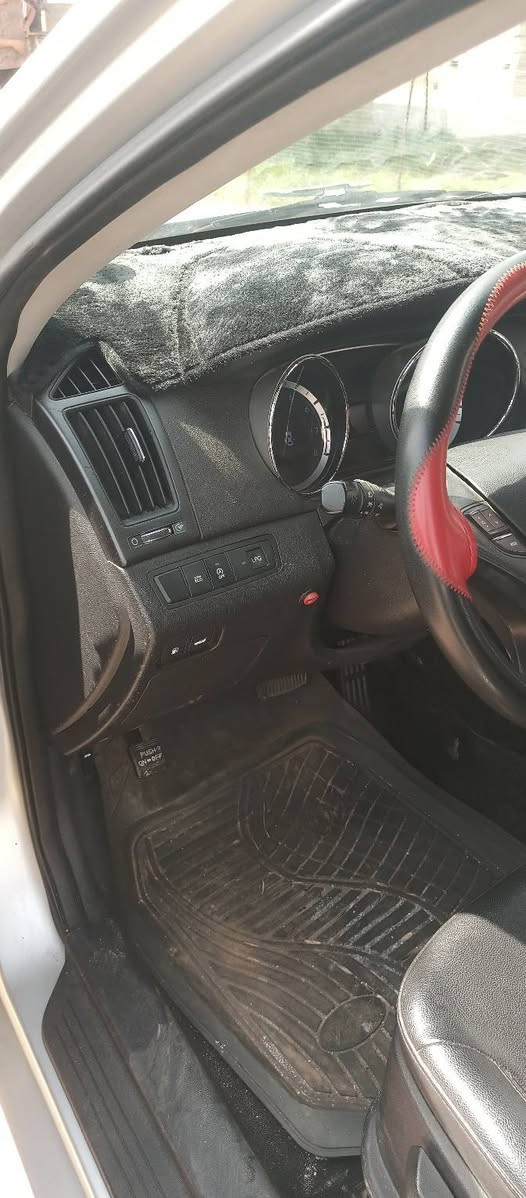 بياالله سوناته موديل 14 مابيها نقص برغي من كلشي محرك تبريد ثلج كشنات جلد داخل جديد بشرط سياره مال جناي تخم تيرات ويل كروم صدر خلفي امامي كلو جديد ماتسمع دك بيها ع ايد وحده السياره رقم شمالي انكليزي طبق الاصل شرط الحاسبه وين يعجبك روح مكانها كركوك  رقم صاحب السياره *********** اني مكلف بنشر اخواني السعر المطلوب 50 السياره غاز خط واحد بلادي
