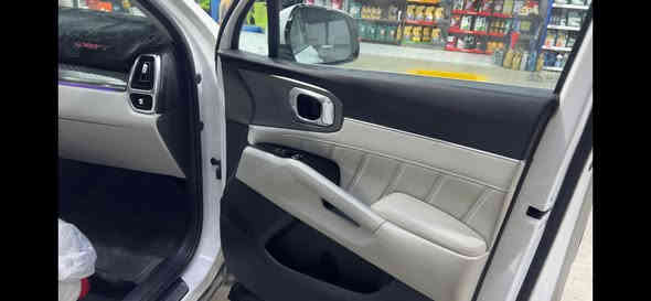 السلام. عليكم 
سورنتو موديل 2023 رقم بغداد  ضمان الشركة الدولية العراقية هزة وسنوية جديدة مكفولة كفالة عامة من كل شي محرك 6 سلندر فول عدا الفور ويل والكشنات الجلد عداد المسافة المقطوعة 11 ألف ونص 
السيارة بأسمي ومكانها بغداد   وسعرها($315)والشراي ان شاء الله مااقصر وياه  وهذا رقمي ***********
