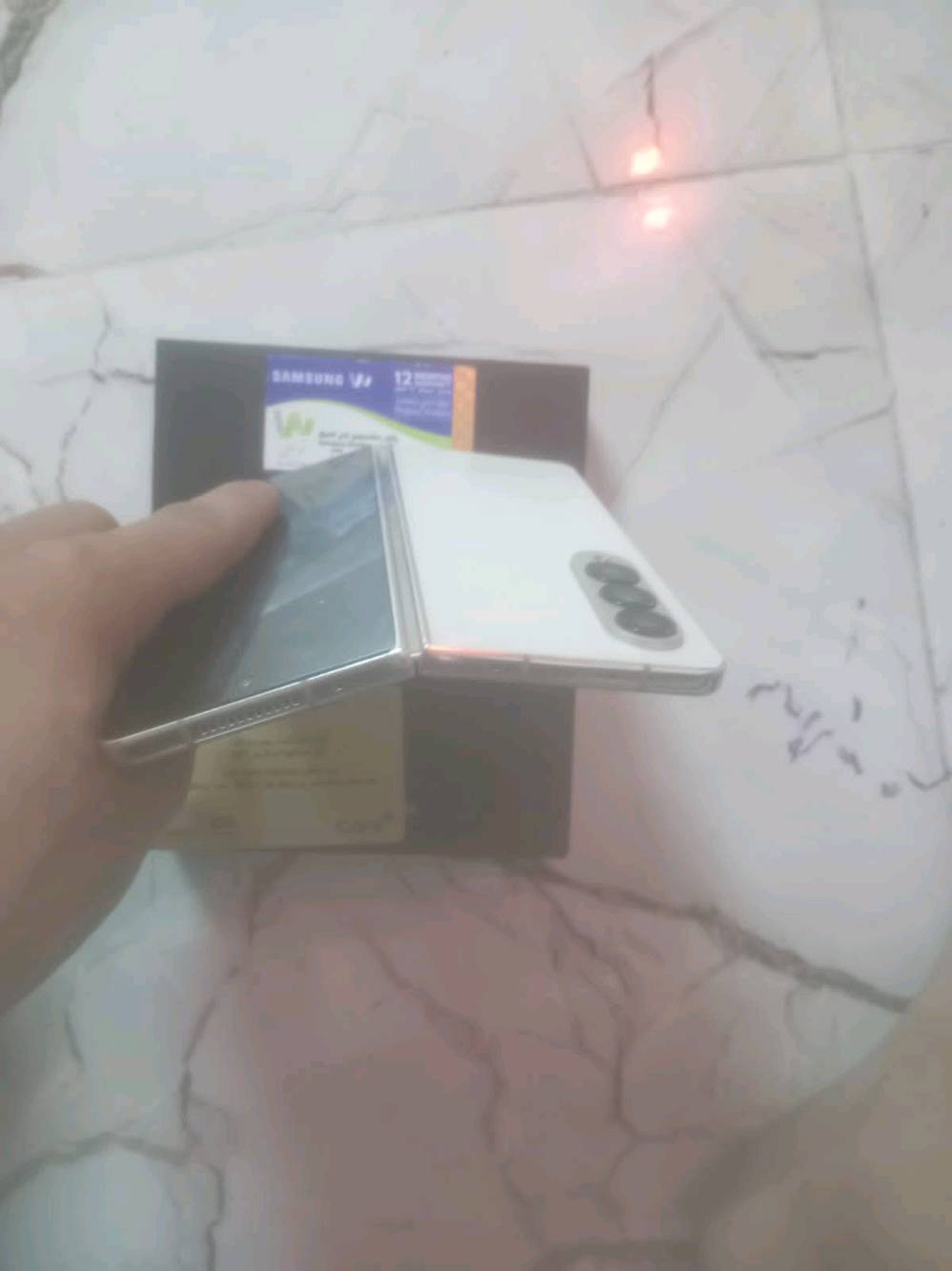 Samsung Galaxy Z Fold4جهاز مكفول من كلشي ذاكره 256بس مشكلته لشاشه لكبيره ل
ما تنفتح كلش تقريبن تنفتح 95بل 100رايده بيع او مراوس قفل 450