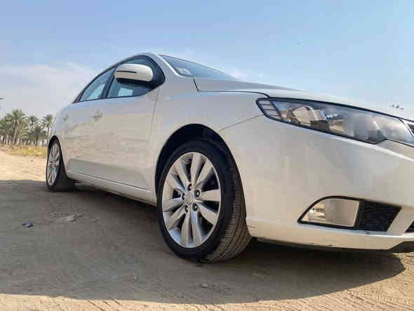 سيراتو ٢٠١٣ رقم سليمانية سنويه وهزة وبراد جديد تحويل او وكالة مضمون ماشيه 154 الف محرك كير شرط ما مفتوح سياره ناعمة وحلوة 
بيها ضربة بالبجم خفيفة سونار مرفق بالمنشور مكانها ديالى دلى عباس ***********
السعر113وبيها مجال قليل
