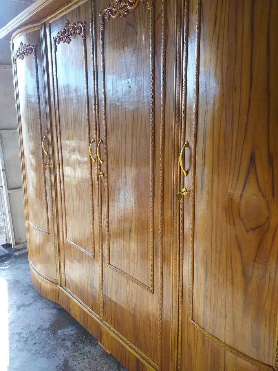 يتوفر لدينا كناتير بوفيات فراش جميع قياسات صاج بعقوبة كاطون شارع أبو رباح مجاور مرطبات السيد *********** مزاد ابو كرار الغريباوي
