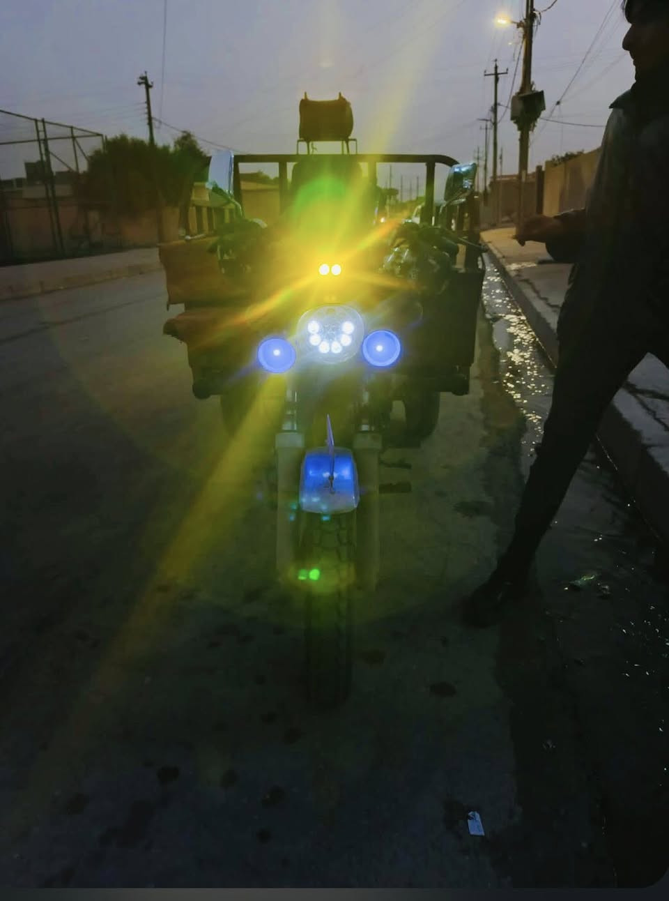 السلام عليكم ورحمة الله وبركاته ستوته للبيع موديل 17 محرك فول شاصي ماملحوم بلادي وكذالك الرگبه تجي تشغل وتطلع السلف البارحه عطل بس يعوزو صجم القمريه موجوده بس تلحم منفيس موجود مكاني كياره داخل السعر 950 وبيها مجال حك المكاتبه فقط اذا اتريد وذا مو شراي لا تراسل او تخابر خاص مفتوح ورقمي مفتوح وهاذه رقمي ***********
