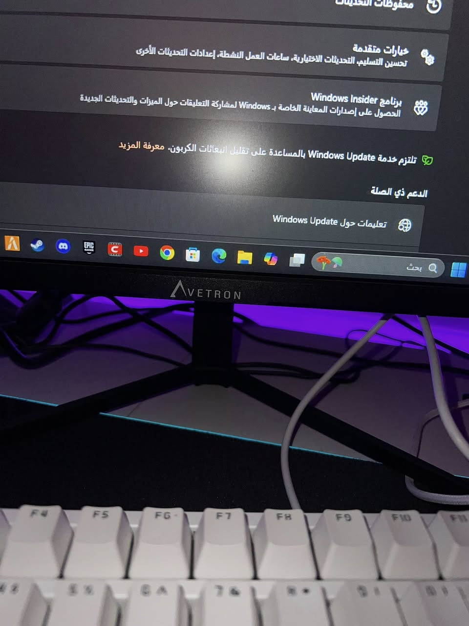 ⸻

🎮💥 للبيع حاسبة ألعاب احترافية متكاملة – أداء خارق وتصميم فخم 💥🎮

🚀 مواصفات الجهاز الأساسية:
 • 🔹 المعالج (CPU): Intel Core i5-12400F – الجيل الثاني عشر (12th Gen)
أداء مذهل في الألعاب والبرامج الثقيلة مع 12 نواة وسرعة تصل إلى 4.4GHz Turbo
 • 🔹 اللوحة الأم (Motherboard): ASRock H610M-HDV/M.2 R2.0
تدعم أحدث تقنيات التخزين والرام، مستقرة جدًا للألعاب والاستخدام الطويل
 • 🔹 كارت الشاشة (GPU): NVIDIA GeForce RTX 4060 8GB
كارت قوي جدًا لتشغيل كل الألعاب الحديثة على إعدادات Ultra بدقة 1080p و 1440p
يدعم تتبع الأشعة (Ray Tracing) و DLSS 3 لأفضل أداء وجودة رسومات
 • 🔹 الرام (RAM): 16GB DDR4 بسرعة عالية (قابلة للترقية)
 • 🔹 التخزين:
 • SSD رئيسي (C:) بسعة 230GB لتثبيت النظام والألعاب
 • SSD ثانوي (D:) بسعة 234GB لتخزين الملفات والمشاريع
سرعة تشغيل خرافية – يشتغل النظام خلال ثوانٍ فقط

🧊 نظام التشغيل: Windows 11 Pro 64-bit
🎮 DirectX 12 Ultimate لتجربة ألعاب انسيابية بدون تقطيع

⸻

🖥️ الشاشات:
 • شاشة AVETRON قياس 24 بوصة بدقة عالية وألوان واقعية
 • شاشة HP ZR2240w مثالية للبث أو المراقبة الجانبية أثناء اللعب

⸻

⌨️ الملحقات (Gaming Gear):
 • كيبورد AVAZZ بإضاءة RGB احترافية ولمسة مريحة
 • ماوس Redragon M913 Impact Elite لاسلكي RGB بعدة أزرار قابلة للبرمجة
 • ماوس باد أسود RGB متعدد الألوان بإطار مضيء أنيق
 • سماعة FANTECH HQ52S TONE+ RGB صوت محيطي واضح مع إضاءة مذهلة
 • ميز أبيض على شكل حرف L بتصميم عصري ومساحة كبيرة لترتيب الشاشتين والملحقات

⸻

📍 الموقع: كربلاء شهداء سيف سعد 
💰 السعر: 1,150000 دينار عراقي (قابل للتفاوض للجادين فقط)
رقم موبايل ***********⚡
🧩 جاهزة للتجربة أمام المشتري – الأداء مضمون 100٪

📩 للتواصل عبر الخاص أو التعليقات 🌟
لا تفوت الفرصة، الجهاز شبه جديد وبأداء ممتاز للألعاب، التصميم، والبث ال
