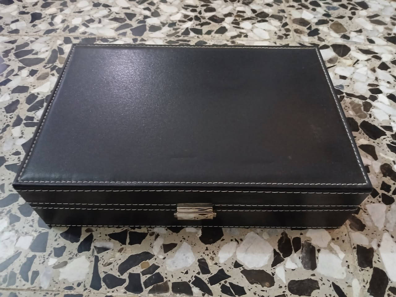 للبيع حافظه ساعات واكسسوارات


**إذا كنت صاحب هذا الإعلان وتريد حذفه لأي سبب، رجاءا أرسل رسالة إلى الدعم الفني**