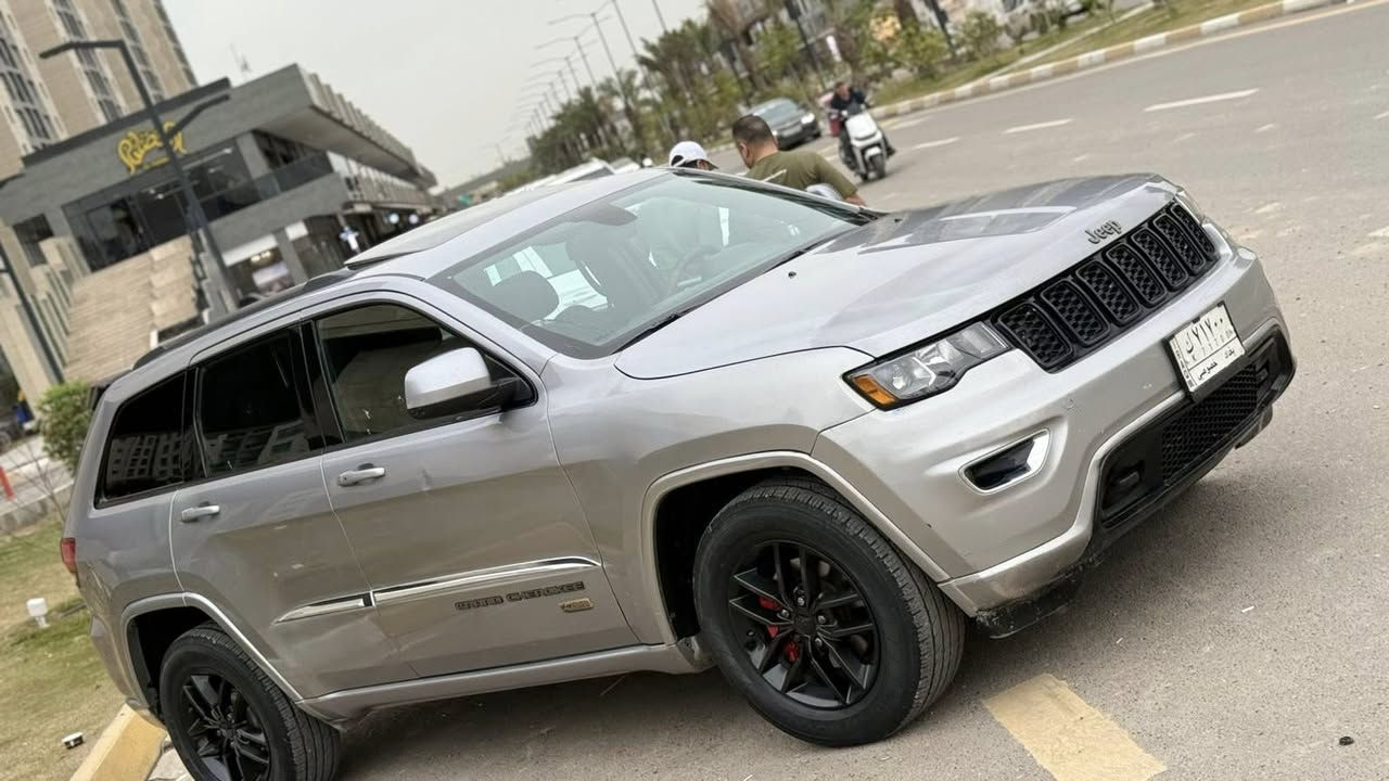 🚗 للبيع: جيب لاريدو فول (Grand Cherokee Laredo) موديل 2016
• 🔹 الحالة: السيارة خير من الله
 • 🔹 الحادث : (جاملغ + بنيد + باب السائق)
 • 🔹 الصبغ: بيها 5 قطع صبغ ابيع حزام 
 • 🔹 الممشى: 76 ألف ميل
 • 🔹 المحرك: V6
 • 🔹 الفئة: فول – فئة خاصة السيارة اربعينيه 
 • 🔹 الرقم: مميز – تحويل مباشر
 • 🔹 المواصفات:فول للخير 
 • تدفئة ❄️🔥
 • تبريد
 • 🔹 ملاحظة: السيارة أحلى من الصور / صدر جديد
 • 🔹 ما تحتاج أي شي (مناقصها شي)

💰 السعر: 15,500 دولار (قابل للتفاوض بشكل بسيط)

📍 الموقع: بغداد – حي الجهاد / شارع الشارقة

📞 للتواصل:
 • ***********
 • ***********
