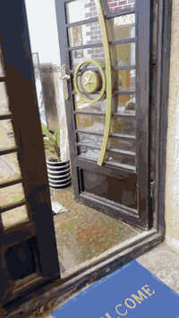 دار مساحه ١٣٥ متر ركن طابق واحد (طابو زراعي سند 25 وتم تمشية معاملة التمليك) تحتوي على استقبال كبير وصاله وغرفتين نوم وطرمه كبيره وصحيات
. يصلح دار سكن او موكب وسكن للزائرين حيث
يبعد مسافه ٤٠٠ متر  عن طريق كربلاء _طويريج 
الموقع📍شارع ركن جامعه  كربلاء (فريحه)
السعر 140مع المجال للشراي الجاد للاستفسار 
***********
