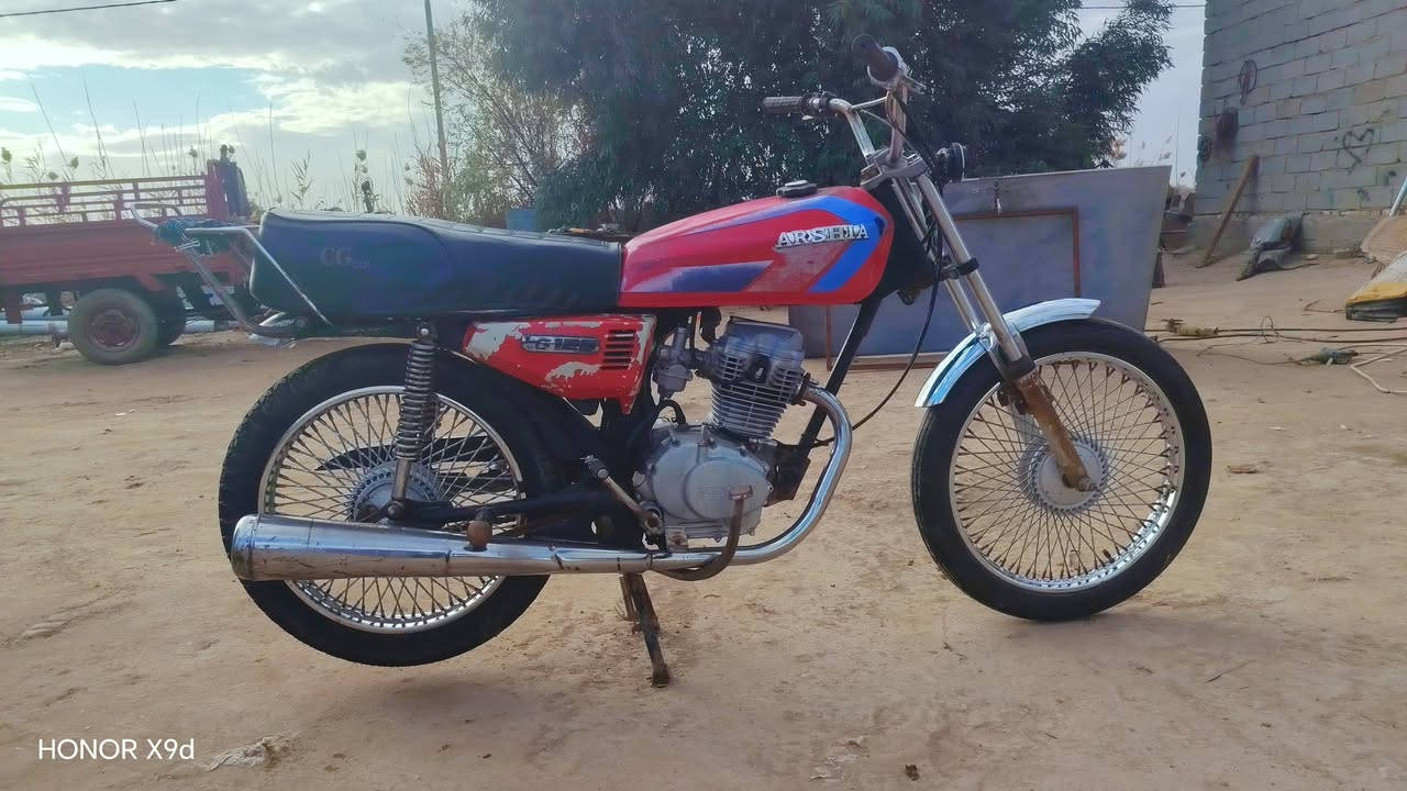 السلام عليكم
دراجة للبيع بدون اوراق مكفوله من السرقه 
شاصي مكفول وضع الشركه 
محرك خير من الله 
السعر 325وبيها مجال 
مكاني طويريج 
***********
