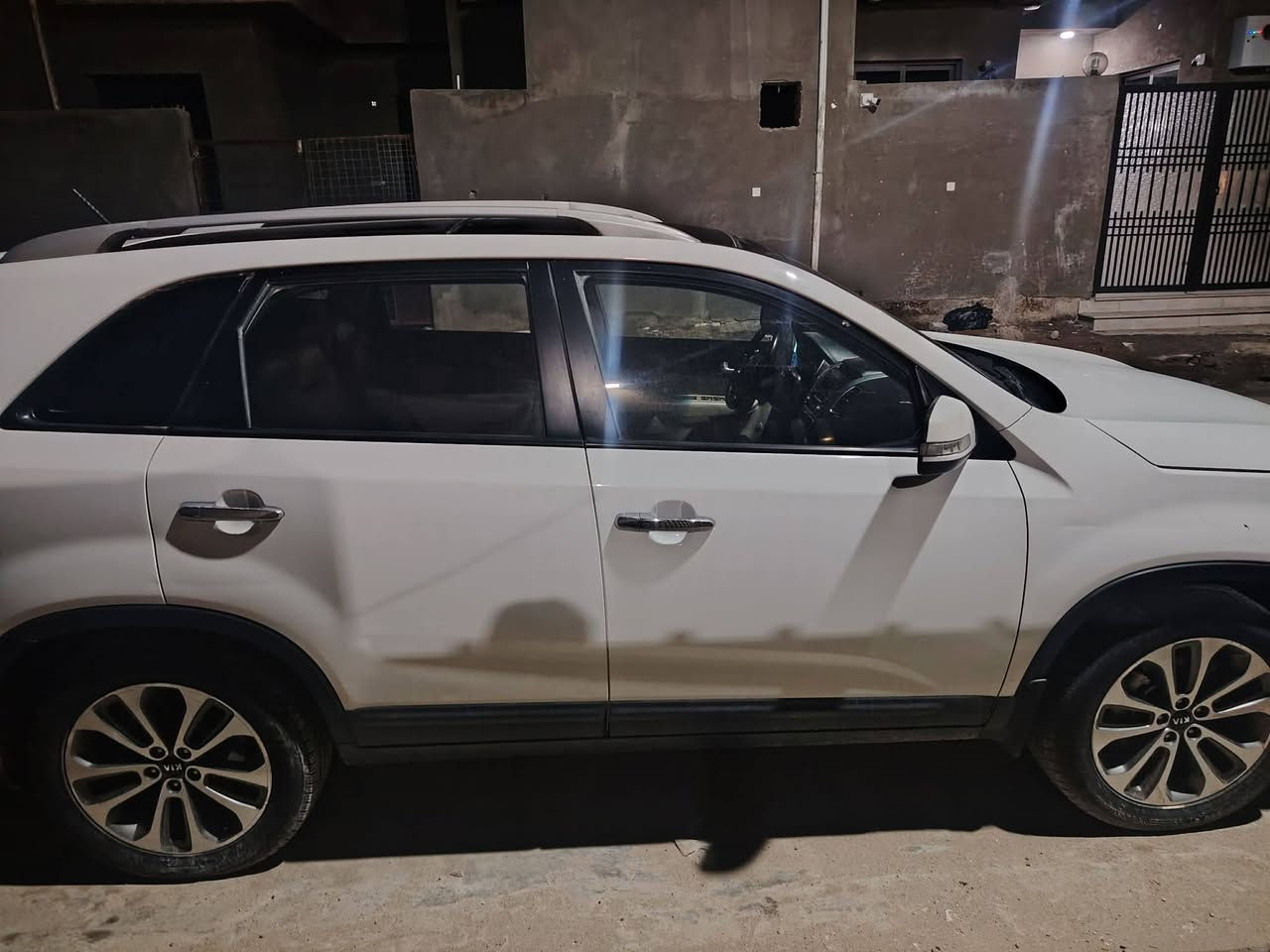 السلام عليكم سياره سورنتو ٢٠١٤ رقم بغداد مكفوله من الضربه ٦ سلندر    السياره جاهزه من كلشي تخم تاير حدايه كير محرك بلاد  تبريد فول مكانه  السماوه السعر خاص ا لشراي يتصل علئ الرقم *********** او يراسل خاص
