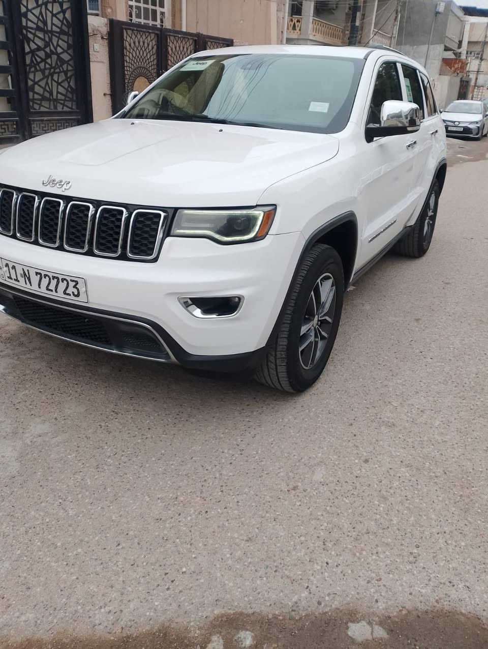 السلام عليكم جيب لاريدو امريكي كلين كفالة عامة من الصبغ والتبديل كير محرك كفالة
مواصفاتها فول لمتد بنراما جنطة كهرباء السيارة تو ويل وبعد بيها هواي مواصفات 
مكان السيارة بغداد حي الاعلام السعر 228 وبيها مجال قليل 
وهذا رقمي ***********
