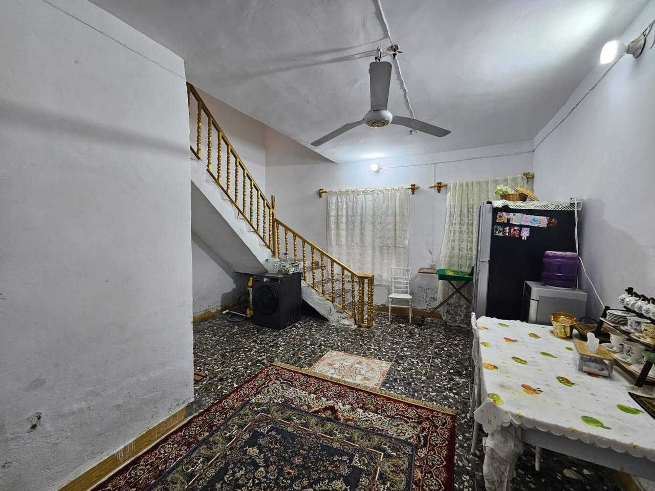 دار ب #داموك  #للبيع بمقدم فقط 88 والباقي مطلوب عقاري
150م 4غرف على ساحة 
التفاصيل على الرقم غير موجود فيس  ***********
جدا مستعجلين للبيع يلي يريد يتصل
