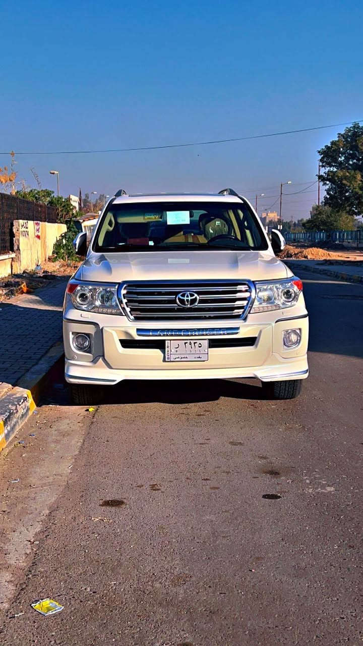 السلام عليكم لاندكروزر موديل 2015 ساس ماشية 113 الف رقم تقريباً مميز مكانها بغداد الدورة مكفولة كفالة عامة ماعدا اصبعين بارد بالجاملغ فول مواصفات وهذا رقمي والي عندي 2024 اسود مراوس ماكو مشكلة تحياتي للجميع وهذا رقمي ***********
