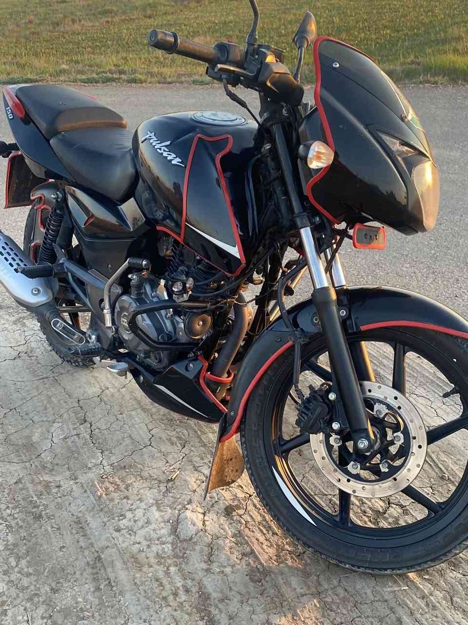 سلام وعليكم شباب دراجه بولسر نيون  150موديل 20/21 دراجه اوراق اصوليه داخله كمرك ماشيه 40الف ومستعجل على بيعته ولي يريد خلي يراسلني او يتصل (***********) السعر مليون وميتين وبيه مجال  1200
