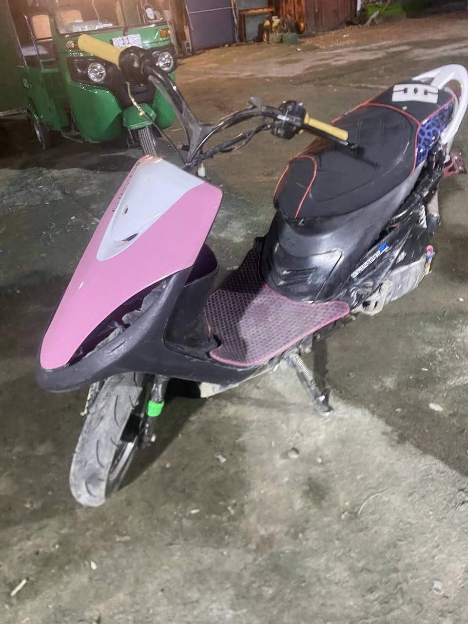 السلام عليكم دراجه ماكس عدله كامله نكره سلف شادلها مكينه مال رمبه بلاديه جيب فيتر وتعال افحص السعر ٤٠٠ مكاني بغداد البياع


**إذا كنت صاحب هذا الإعلان وتريد حذفه لأي سبب، رجاءا أرسل رسالة إلى الدعم الفني**