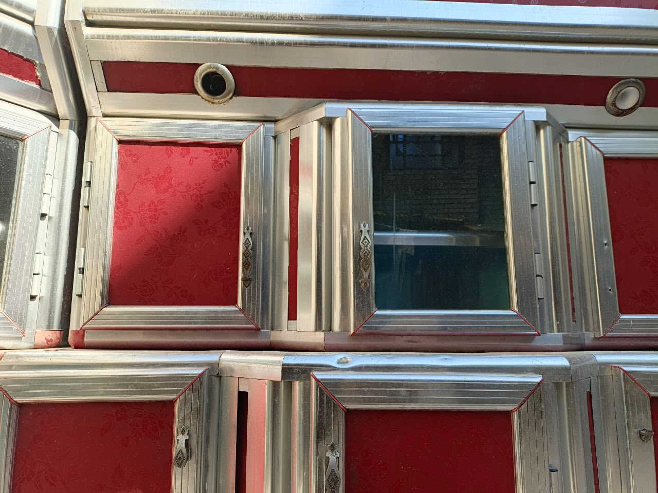 سلام عليكم ،كاونتر للبيع ثقيل مو سوكي الخفيف 
٤قطه وسنك موجود بس الحوض ،الكبير متر ونص ،وزاريه ٧٠ سم.سعر ١٥٠ الف  /عنوان بغداد 
وتساب ***********
