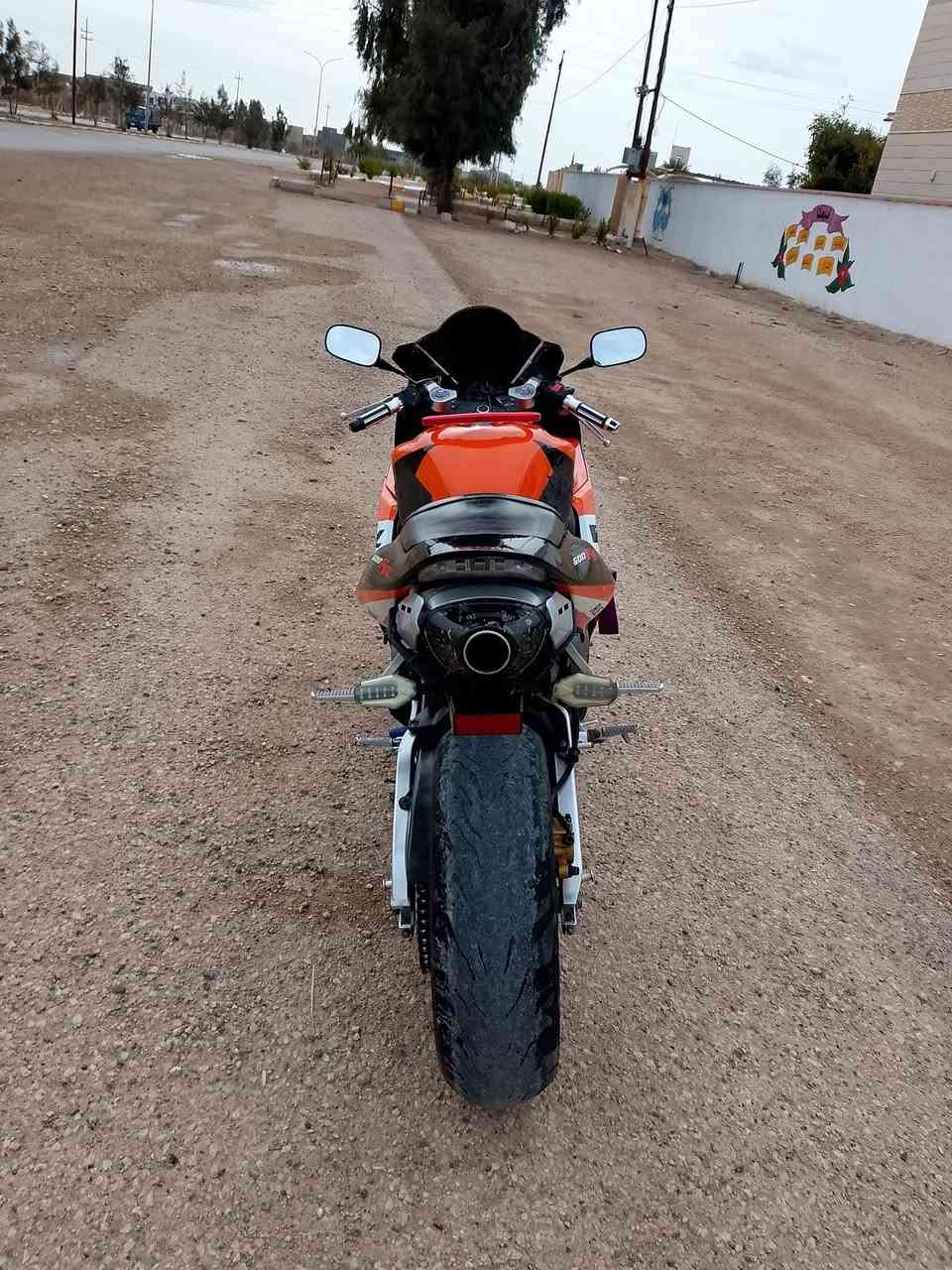 موطور لبيع او مراوس بهايوشه 25 هونده 600 RR موديل 2004 الموطور كهربايات كله شغاله نضافه تنشاف بل عين وبيه مشكله بصيطه الموطور من يحمه ما يشتغل له يبرد  وسعر 20 ورقه وبيه مجال لطيبين مكاني العبيدي  ***********
