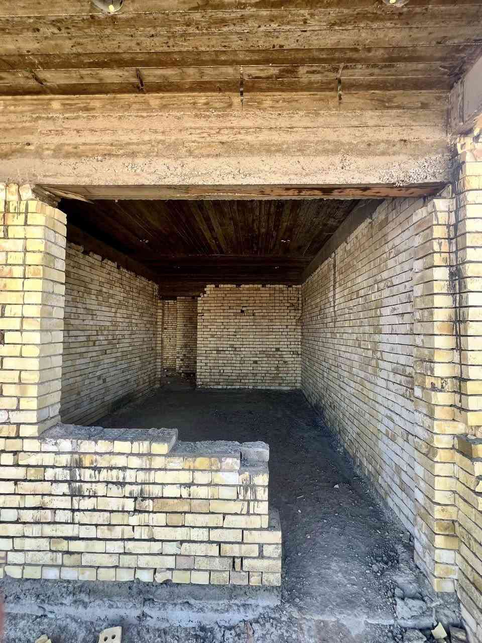 سلام عليكم دار للبيع 
المساحه الكليه 500 متر 
مساحه البناء 250 متر  ( ملك صرف )✅ 
شغل وبناء درجه اولى 
هيكل قيد الانشاء يتم تسليمة حسب الاتفاق 
يحتوي على 
استقبال 9x4 متر 
ومطبخ 6x4 متر 
وهول 6x4 متر 
وغرف نوم 3  مساحة كل غرفه  5x4 متر 
وصحيات عدد 2 
وحولي كبير مع مساحة درج 
متوفر كافة الخدمات من كهرباء وماء وتبليط…
الموقع بغداد الانتصار حي المهندسين  على مدخل الانتصار الجديد الطريق السايدين الرابط بين الانتصار وجزيرة بغداد السياحيه و الراشدية 
تفاصيل اكثر 📞📞
***********
