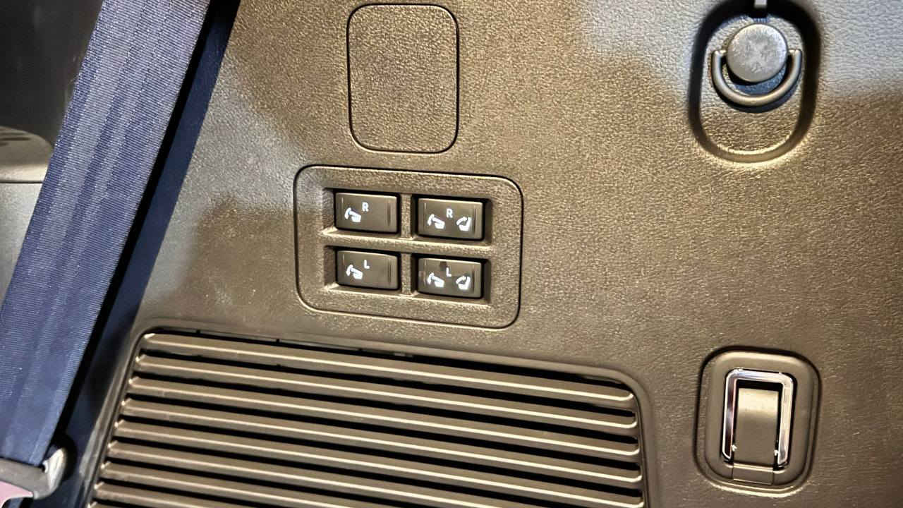 السلام عليكم
للبيع نيسان باترول بلاتينيوم 
موديل 2025 
فول مواصفات اعلى فئة 
محرك V6 3800                السياره بيهه كتاب تضليل 100/80                            ضمان شركة السور مع صيانة وتبديلات دهن وفلاتر مجانية 
رقم اربيل بسمي بعدهي ابحالت الوكاله
مكفولة كفالة عامة 
ماشية 3الاف فقط 
مكان السيارة الديوانيه
السعر 755 وبيهة مجال بصيط 
للاستفسار 
***********
