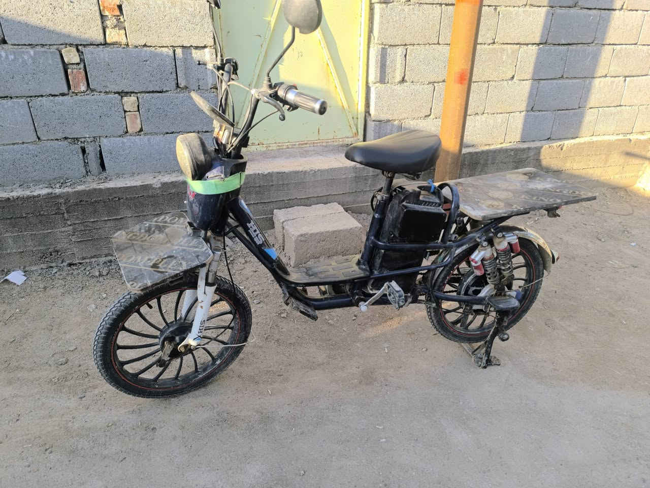 سلام عليكم  
بايسكل شحن للبيع 
البايسكل خير من الله 
بطاريات صارلهن 5اشهر 
كلشي بي شغال 
عقل مبدل  
سعر البايسكل 160 وبي مجال  حك الجيه
مكان كربلاء المقدسة قرب جامعه وارث الانبياء 
رقم *********** بي وتساب
