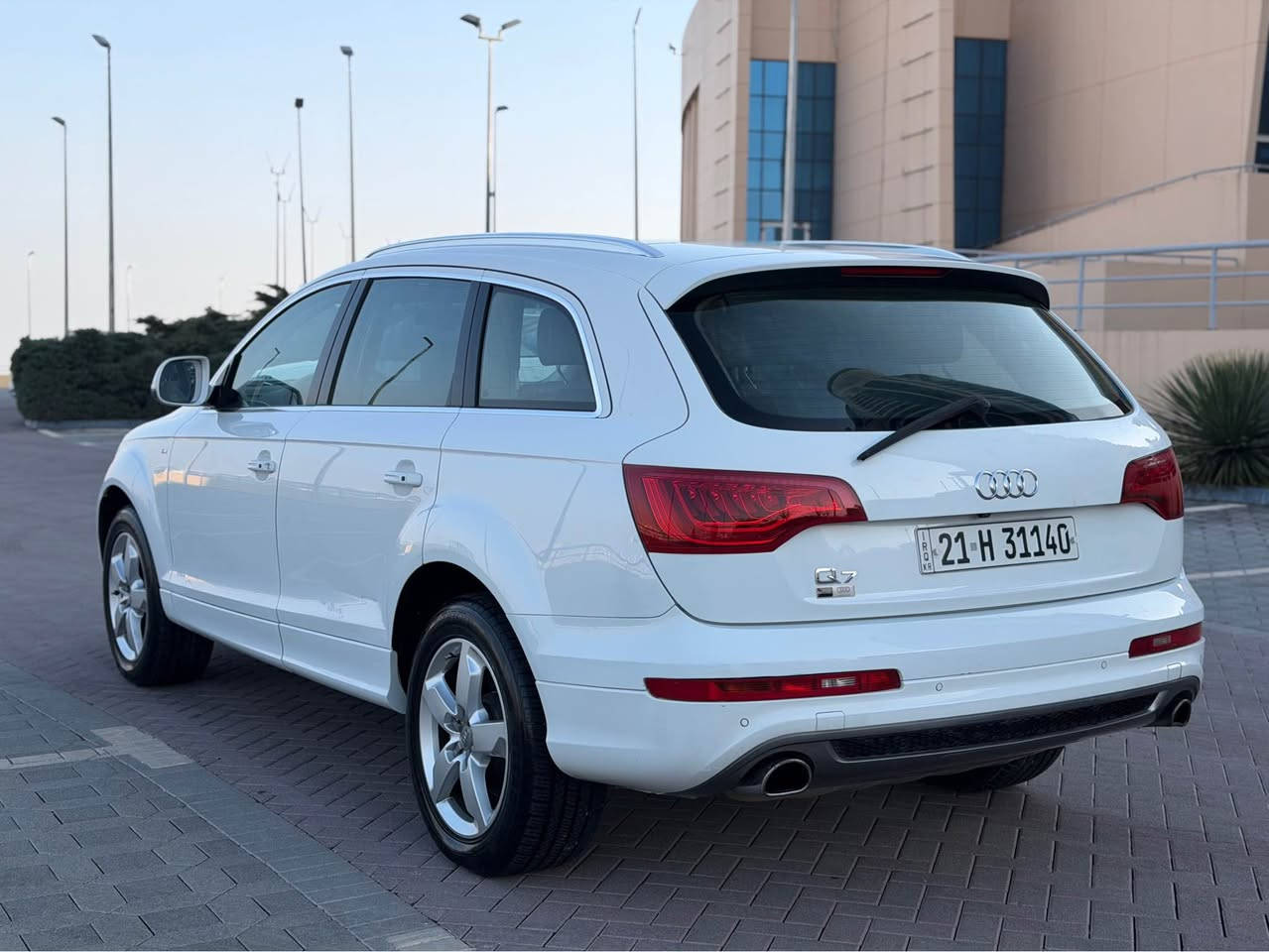 Audi  Q7 S-line Quattro 2013

ارحض سعر بلاش  ١٢٩  ورقه مجال بسيط

سيارة ٧ راكب

مواصفات خليجي  وكالة اربيل٣ بصمه بيلادي موجوده

موديل ٢٠١٣   

محرك سته سلندر V6 3.0L سوبر چارچ محرك بنزين

گير و محرك بشرط كفاله 

-----------------------------------------
مواصفات 
 پانوراما امامي و خلفي  
صندوق شفط 
 بردات جانبية و خلفية
 تحكم ماوس 
    داخل  جلد اصفر
كشنات كهربا
كشنات خزن
تبريد مركزي  
سيدي بوكس  
تبريد مركزي 
حساس خلفي و امامي 
- لايت ليد  
ستيرن تحكم
  تحديد سورعه  
 و بعد هرايا مواصفات
-------------------------------------------
  تخم تاير و  ويل جديد
 صدر ٪؜١٠٠
گیر  ومحرک بشرط ٪؜١٠٠
 سيارة مسيرفسة كاملة ما يحتاج اي مصرف

-----------------------------------
سياره واحد شبر اقل صبغ راس تايرخلفي او شبر بارد راس بك لايت خلفي باقي مابي شي 
     
سيارة احلي بالواقع و مابي اي مصاريف الحمدالله 
-----------------------------------

سعر مطلوب  ١٢٩ ورقة و مجال 

مكان سيارة سليمانية 

***********
***********
*****************************************************
Audi Q7 -S lin Quattro  2013
فول فول موسفات
٣ ريز كوشن
هه ر٣ به صمه ى شه ريكه ى ماوه
٦ بستون سوبر
بانوراما ده بل بانوراما
سنوق شفط
ده رگا كانى به رده يه دواوه
ماوص
كوشن جلد ناو زه رد
كوشن كاره باوخزن
ته بريد مه ركه زى
سيدى بوكس
حاسه بيش و دوا
لايد بك لايت ليد
سوكان فوليوم و تحديد سرعه
مواسفاتى اودي معرو فه...............
گيرومه كينه و ته بريد ساردى و گه رمى به شه رت بى نوقسانيه الحمدلله 
سه نه وى ره قه مى تازه يه به ناوى خومه ته حويل به شه رت
سه ياره كه يه ك به له ى بجوك بوياغى هه يه له كه ل به له يه ك ساردا باقيات به شه رت

سعر مناسب ١٢٩ كه ميك مجال

***********
*********** السليمانية, العراق
