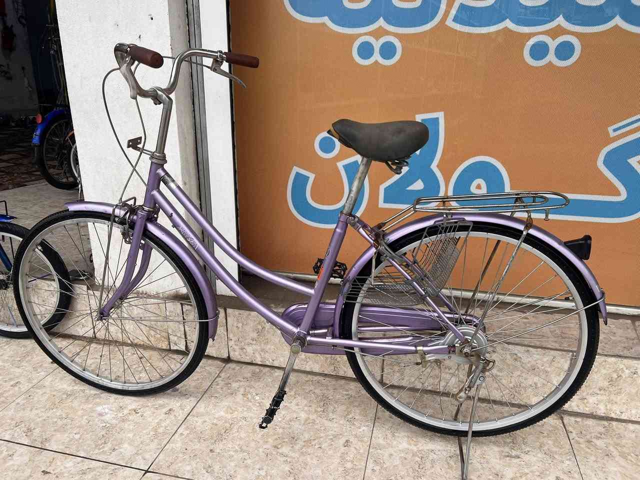 باسكيل ياباني باله حجم 26 شرط نظافه بدون اي عيب شلونه بل صوره هيج سعره 60 قفله شراي خابر وتدلل *********** ملاحظة اروس شعندك باسكيل عاطل لو حته صغير تحياتي للجميع
