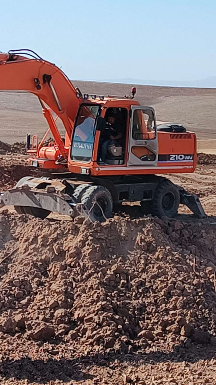 حفاره دايو. موديل 2004 رقم أربيل
ماكوعيب  سع 51000 خمسه شداد عشره 
ورقات و مجال  ***********
